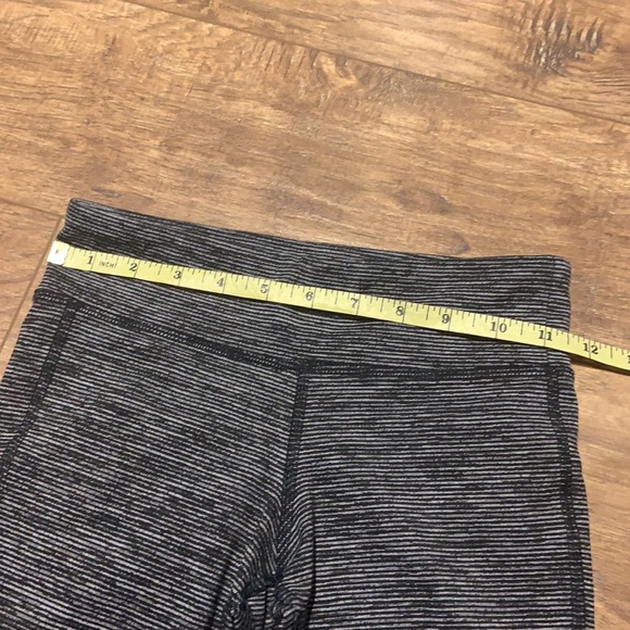 Old Navy workout capris - Picture 7 of 8